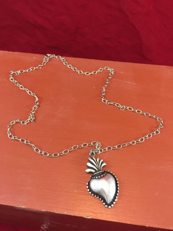 Cuore con fiamma collana - immagine 2
