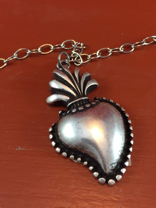 Cuore con fiamma collana