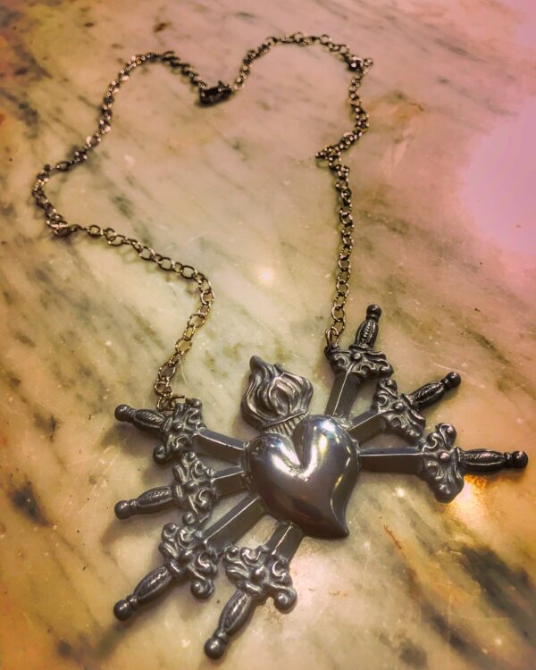 Collana con cuore sette spade/dolori - immagine 3