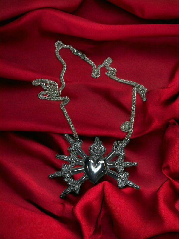 Collana con cuore sette spade/dolori