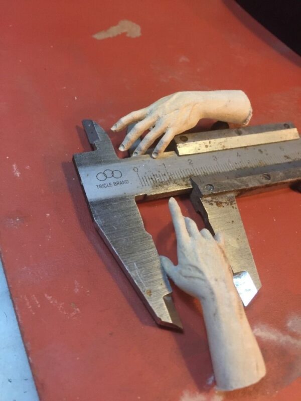 Paio di mani legno uomo figura - immagine 2