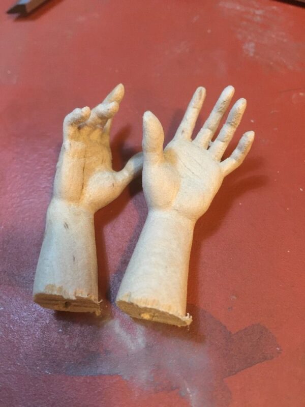 Paio di mani legno uomo figura