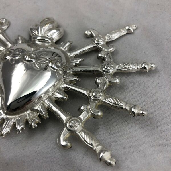 Cuore sette pugnali ottone bagno argento 9,5 x 6 cm - immagine 3