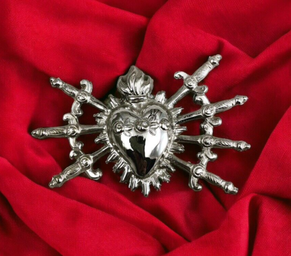 Cuore sette pugnali ottone bagno argento 9,5 x 6 cm