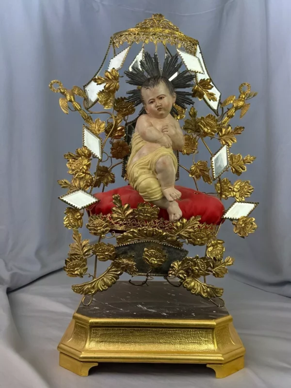 Bambinello Gesu' Bambino stile napoletano scultura occhi di vetro 28 x 28x 56 cm - immagine 2